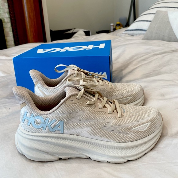 BRAND NEW Hoka Women’s Clifton 9 Egg Nog. Size 7. *Sold Out Online* - Picture 2 of 6